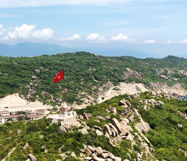 Cột cờ trên đảo Cù Lao Xanh