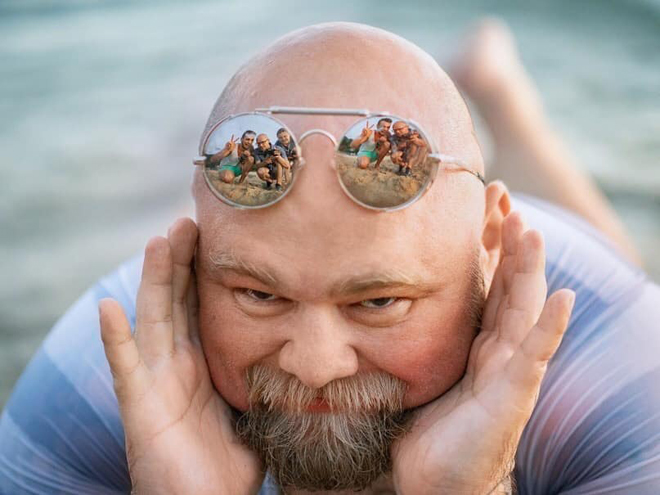 Chàng béo tạo dáng rất khéo giữa biển cả bao la - 6