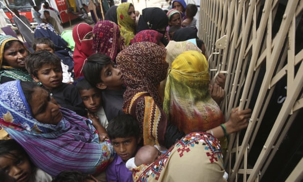 Bác sĩ Pakistan nhiễm HIV giai đoạn cuối truyền bệnh cho hơn 500 người - 1