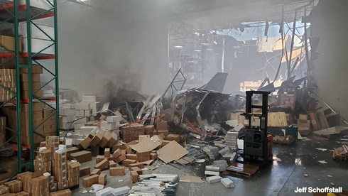 Chiến đấu cơ F-16 của Mỹ đâm "thủng" Căn cứ Không quân - 1