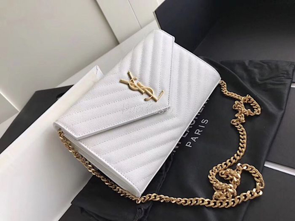 Bóc giá 9 chiếc túi đắt giá mà tỷ phú Kylie tặng cho fan - 6
