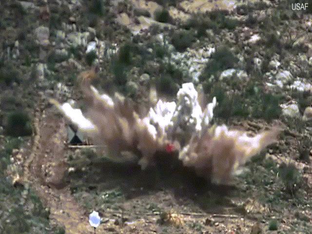 Chiến tranh cận kề, Mỹ ”dằn mặt” Iran bằng video ”sát thủ diệt boong ke” mạnh nhất