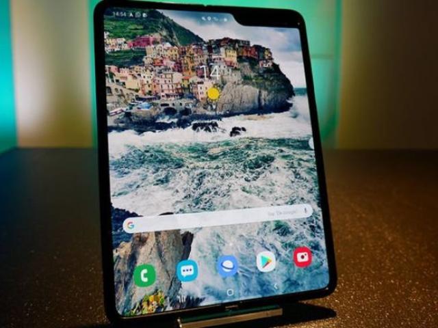 Thời trang Hi-tech - Galaxy Fold - Smartphone 2.000 USD có rất nhiều cái hay nhưng còn khuyết điểm