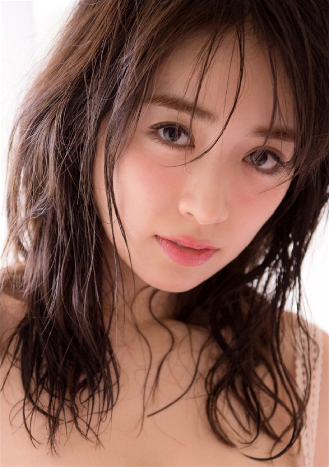 Đến năm 2008, Izumi mới trở lại với sàn catwalk. 3 năm sau, cô trở thành người mẫu chuyên nghiệp và đến nay được biết như là một diễn viên, người mẫu tên tuổi của đất nước mặt trời mọc.