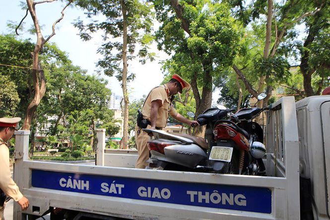 Xử phạt nhiều &#34;ma men&#34; vừa nhậu đã lái xe ở Hà Nội - 7
