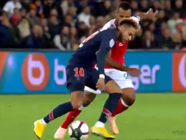 Neymar Jr và những màn "khuấy cháo" khiến cả thế giới chao đảo