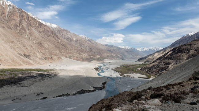 Thung lũng Nubra, Ladakh: Nơi đây nổi tiếng với những ngọn núi cao và thung lũng sâu. Sông Shyok là nguồn nuôi dưỡng sự sống cho thung lũng Nubra.