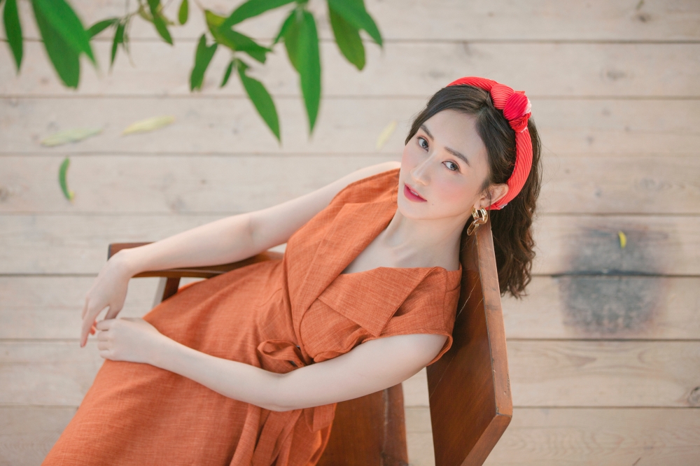 Không diện bikini đón hè, Á hậu Hà Thu lặn lội lên Đà Lạt làm điều này - 1