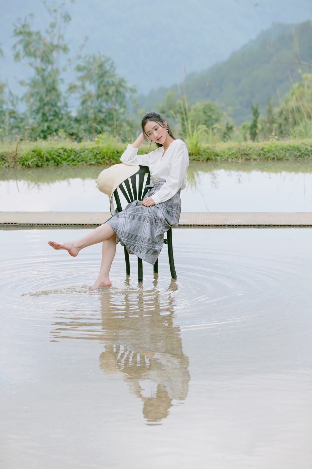 Không diện bikini đón hè, Á hậu Hà Thu lặn lội lên Đà Lạt làm điều này - 2