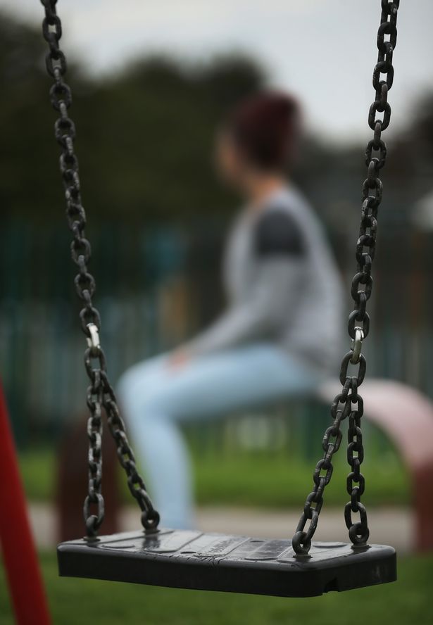 Anh: Cô gái bị 100 người cưỡng hiếp còn bị cảnh sát bắt - 1