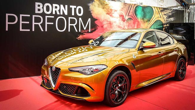 Cận cảnh Alfa Romeo Giulia màu sơn Ochre lạ mắt và sang chảnh - 1