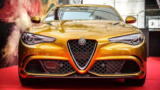 Cận cảnh Alfa Romeo Giulia màu sơn Ochre lạ mắt và sang chảnh - 2