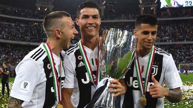 Juventus thay HLV, Ronaldo nhởn nhơ: Ẵm loạt giải thưởng, ra yêu sách cuối - 1
