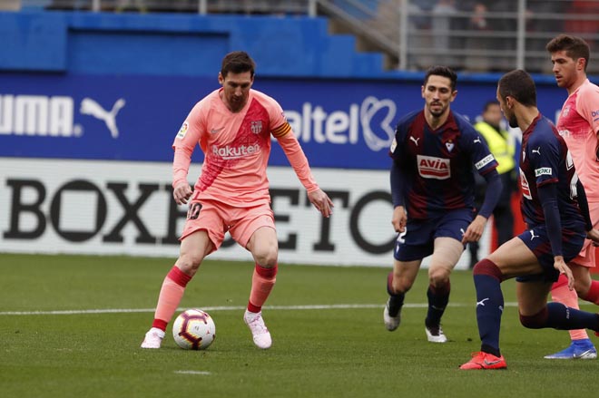 Eibar - Barcelona: Messi rực rỡ cú đúp, rượt đuổi 4 bàn siêu kịch tính - 1