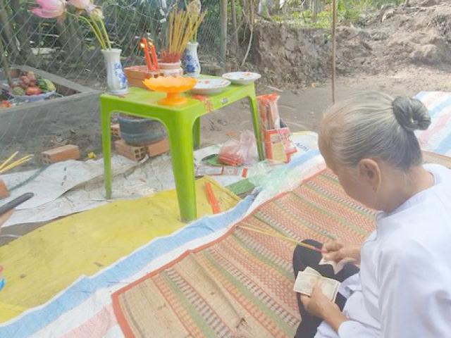 Tin tức trong ngày - Đã dẹp bỏ bàn thờ cúng bái hoa xác thối nhưng nghĩ là "hoa thần"