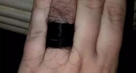 Cô gái khoe nhẫn đính hôn khiến dân mạng "kinh tởm" - 1