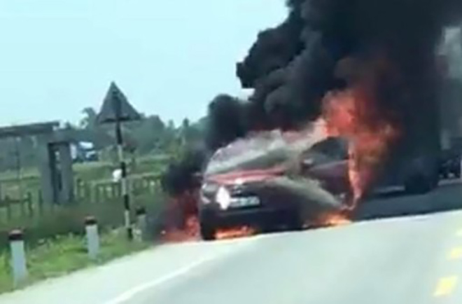 Nhiều vụ cháy xe hơi xảy ra liên tiếp trong vòng một tuần với những lý do khá "trời ơi đất hỡi" - 2