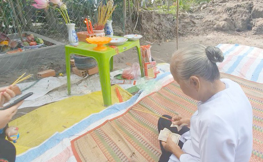 Đã dẹp bỏ bàn thờ cúng bái hoa xác thối nhưng nghĩ là "hoa thần" - 2