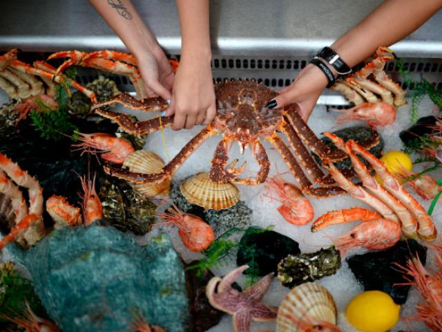 Ẩm thực - Cua khổng lồ, đỉa biển… là những món siêu hấp dẫn thu hút du khách đến vùng đất này
