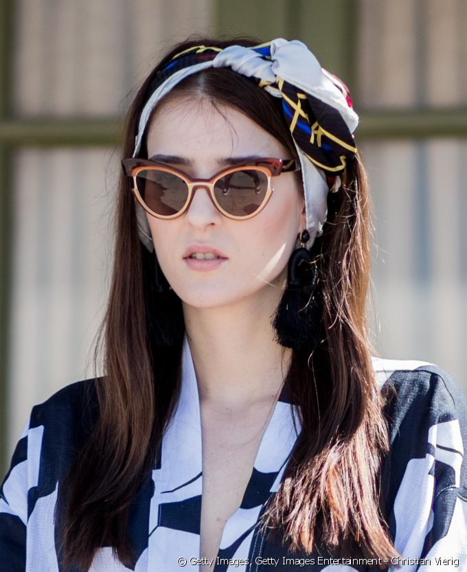 Chít khăn mỏ quạ: Phong cách vintage đang là mốt - 7