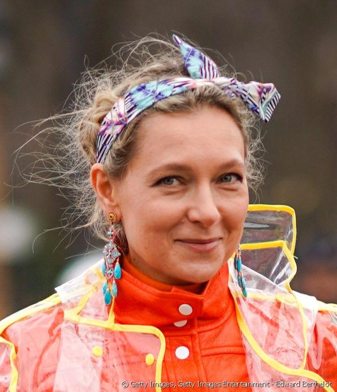 Chít khăn mỏ quạ: Phong cách vintage đang là mốt - 11