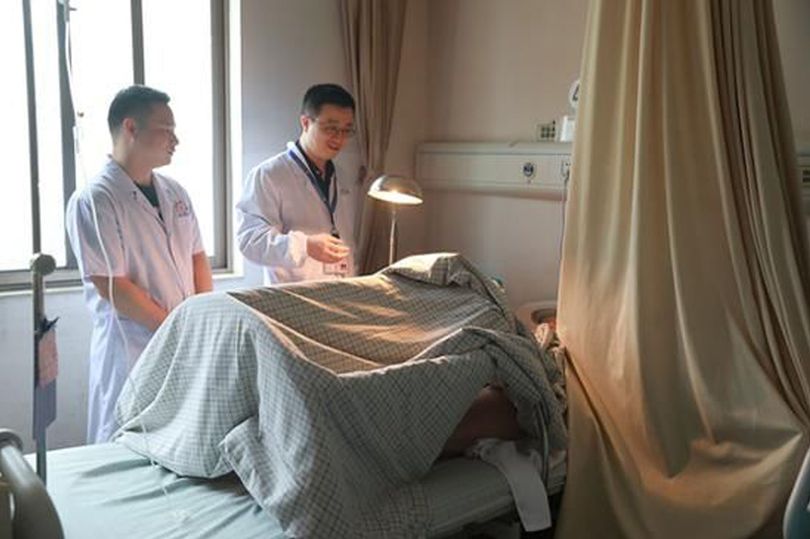 TQ: Say rượu ngủ qua đêm bên đường, sáng dậy thấy &#34;của quý&#34; bị chặt - 1