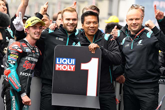 Đua xe MotoGP: Bá chủ thiên hạ & chiến thắng thứ 300 từ &#34;nhà Vua&#34; - 1