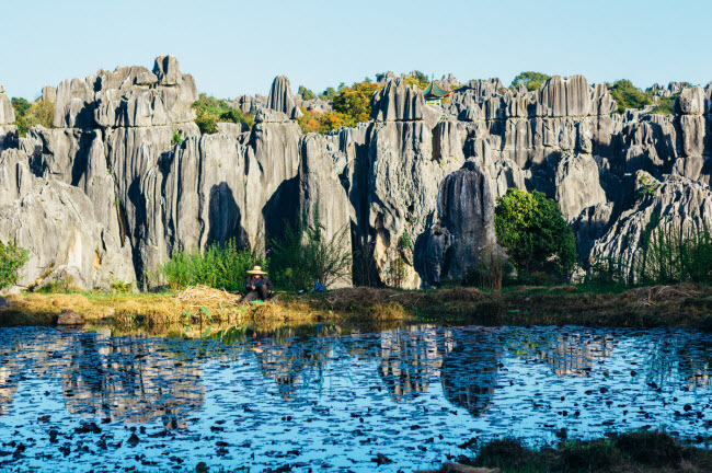 9. Thạch Lâm: Nơi đây còn được gọi là “Rừng đá” do có các cấu trúc đá kéo dài nhiều km.
