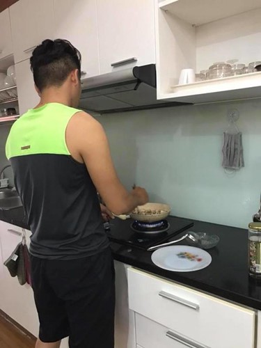 Bị chê &#34;bám váy vợ&#34;, chồng trẻ kém 7 tuổi của Lê Phương đáp trả bất ngờ - 4