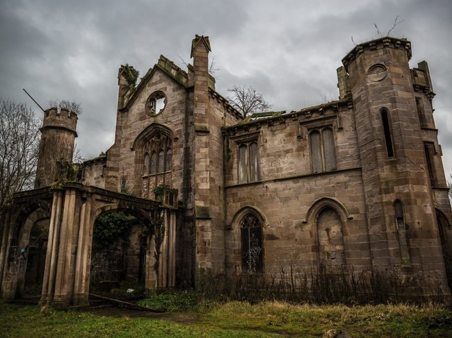 Cambusnethan ở Bắc Lanarkshire - Scotland, là một trong những lâu đài kiến trúc Gothic còn lại cuối cùng ở nước này với chi phí xây dựng là 1 triệu bảng Anh (29 tỷ VND).