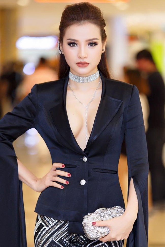 Ngoài phát ngôn không yêu trai nghèo, cô còn gây sốc khi thừa nhận&nbsp;từng &#34;bắt cá hai tay&#34;.
