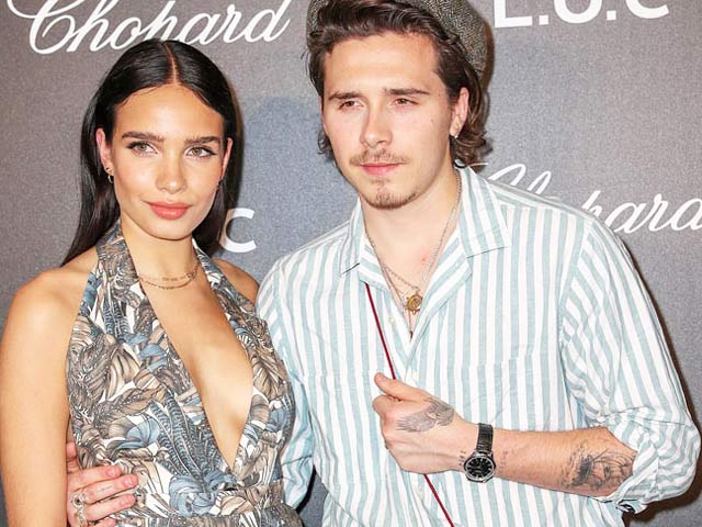 Thời trang - Người mẫu trẻ mặc khoét sâu, quấn như sam với quý tử của Beckham