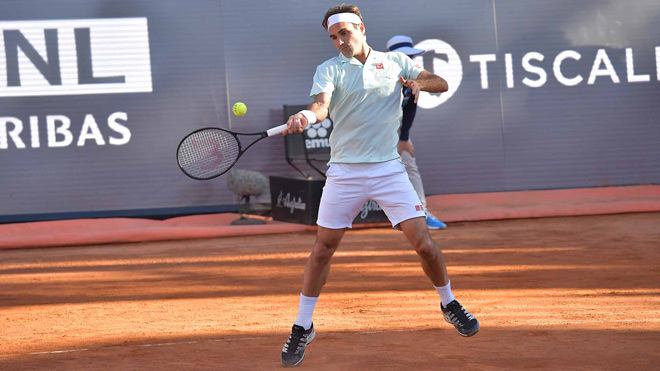 Federer đấu Nadal ở Roland Garros: Phô diễn cú hãm bóng “ngoài hành tinh” - 1