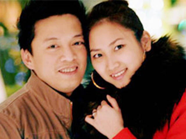 Vợ 2 kém 17 tuổi của Lam Trường lo lắng vì chồng điển trai, ngọt ngào với fan nữ?