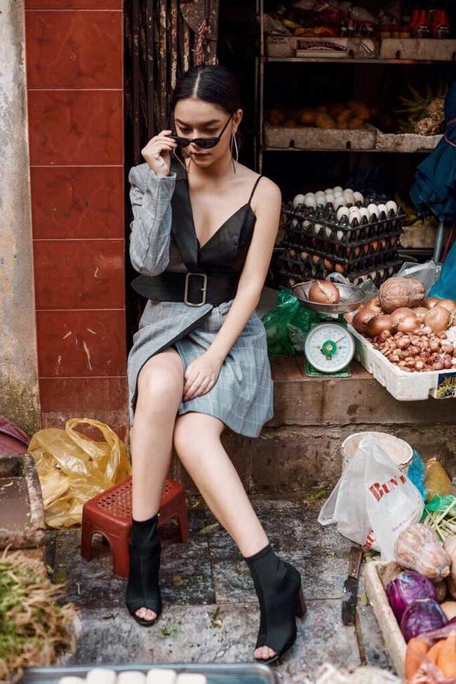 Thay vì ăn mặc kín cổng cao tường, Phạm Quỳnh Anh lựa chọn thiết kế khoe dáng táo bạo. 