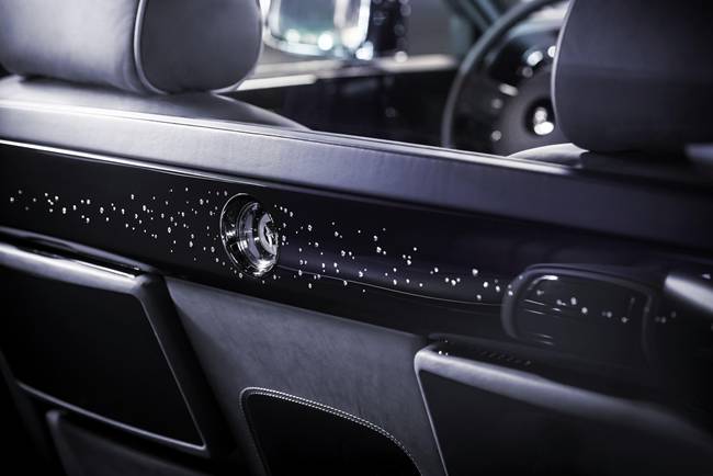 Năm 2013, tại triển lãm xe hơi Dubai International Motor Show, hãng Rolls-Royce giới thiệu phiên bản Celestial Phantom đặc biệt. 