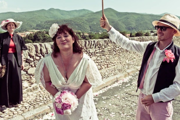 Người phụ nữ hạnh phúc với "ông chồng" khổng lồ sinh ra từ thế kỷ 14 - 2