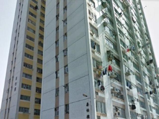 Bạn trẻ - Cuộc sống - Đánh nhau với bạn trai, cô gái khỏa thân chạy ra khỏi tòa nhà kêu cứu