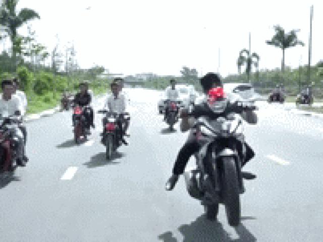 Thế giới xe - Video: Rước dâu đi xe côn tay bốc đầu và nhận cái kết “ê mặt”