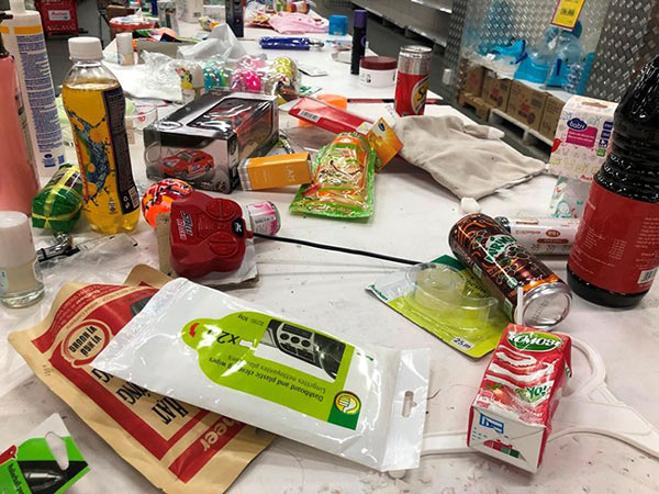 Siêu thị Auchan &#34;tan hoang&#34; sau thông tin xả hàng rút khỏi Việt Nam - 16