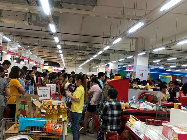 Siêu thị Auchan &#34;tan hoang&#34; sau thông tin xả hàng rút khỏi Việt Nam - 3