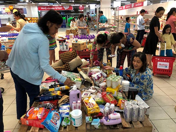 Siêu thị Auchan &#34;tan hoang&#34; sau thông tin xả hàng rút khỏi Việt Nam - 4