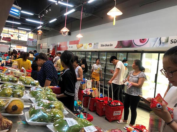 Siêu thị Auchan &#34;tan hoang&#34; sau thông tin xả hàng rút khỏi Việt Nam - 9