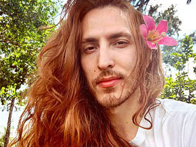 Làm đẹp - "Hoàng tử tóc mây" sở hữu mái tóc dài cả mét khiến phụ nữ cũng phải ghen tị