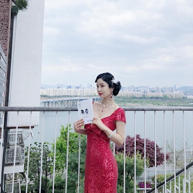 Mỹ nữ bị tuột nội y trên sân khấu ca nhạc sau 11 năm giờ ra sao? - 9