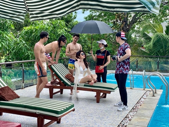 Hình ảnh sexy trên phim trường của Thảo Trang khiến nhiều người tò mò về bộ phim gần đây của cô.