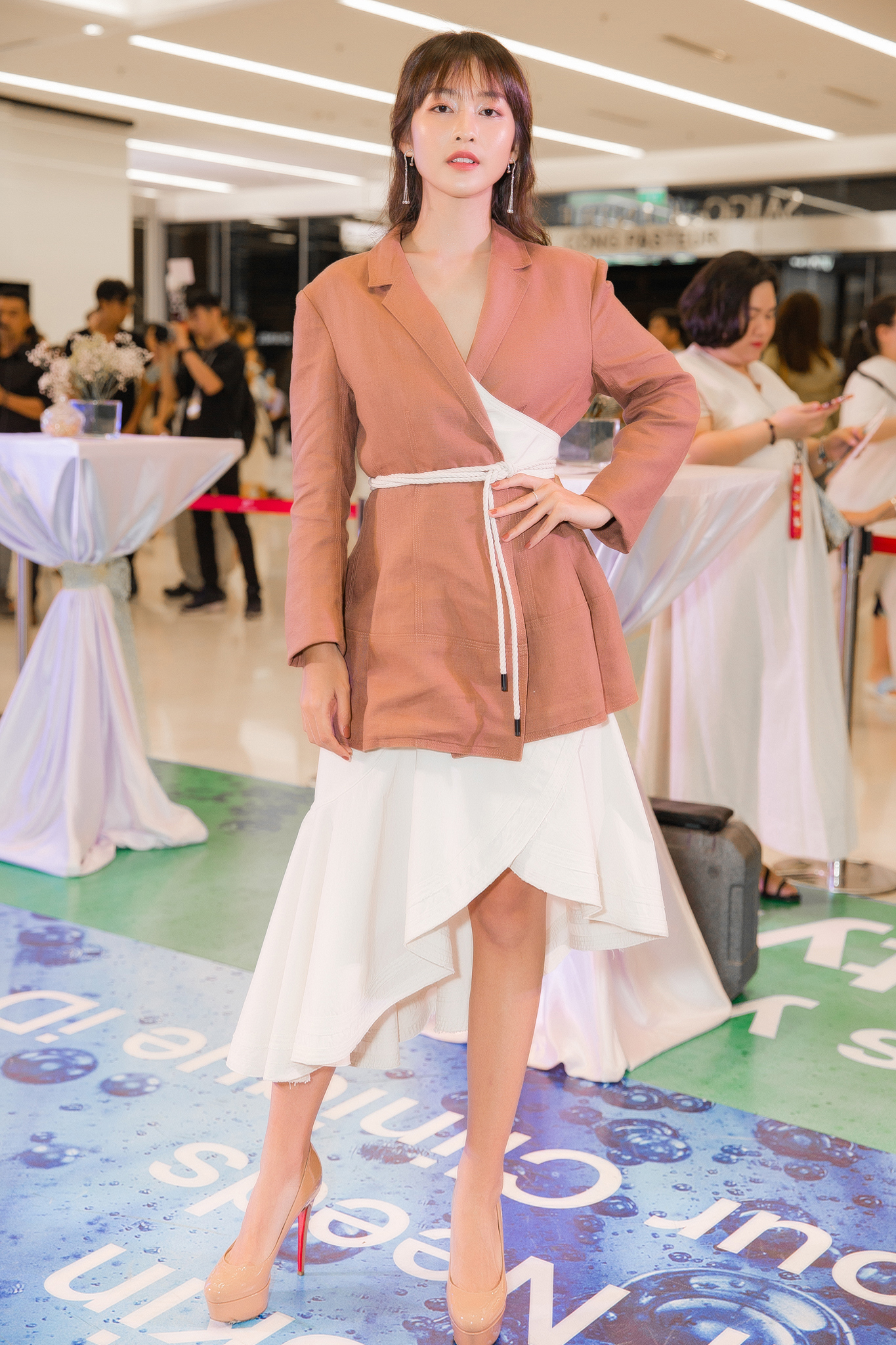 Khả Ngân bất ngờ tái xuất sau vai diễn gây tranh cãi ở “Hậu duệ mặt trời” - 2