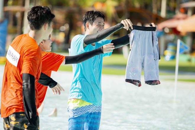 Trấn Thành lúng túng vì bị Kelvin Khánh kéo quần trên truyền hình - 3
