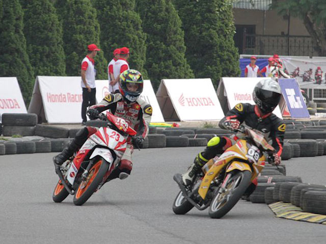 Thế giới xe - Lần đầu xem đua xe mô tô ở "chảo lửa" Mỹ Đình