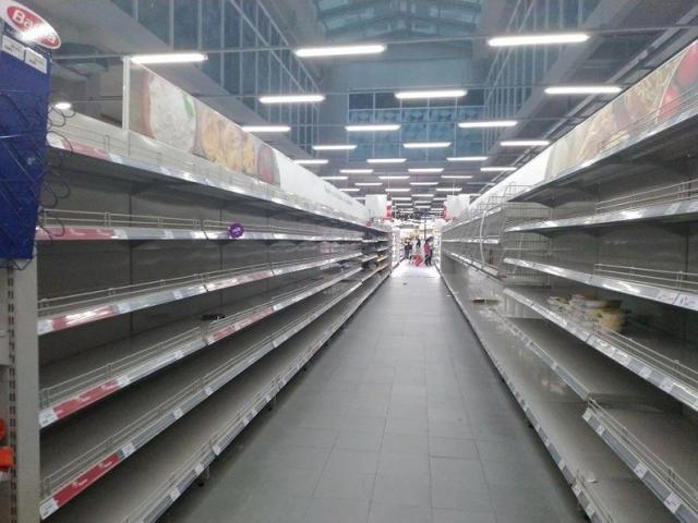 Thị trường - Tiêu dùng - Siêu thị Auchan trống trơn sau 6 ngày xả hàng giảm giá